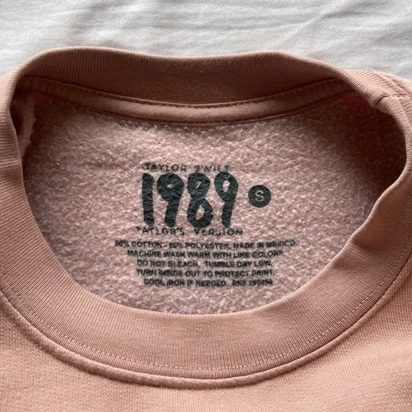 Taylor Swift crewneck 🤍 - Picture 3 of 3